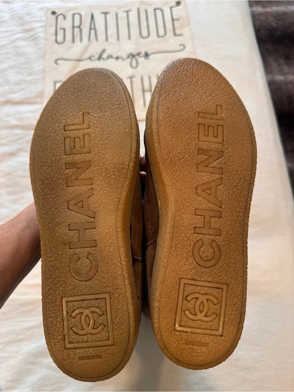 CHANEL elegant knee